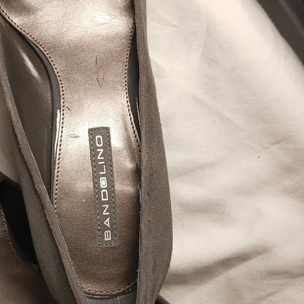 Bandolino Gray Leather Suede Kitten Heel Pumps - Picture 8 of 8